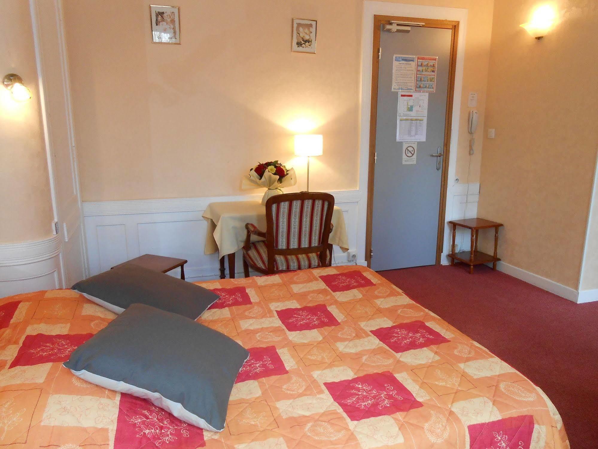 Hotel De La Gare Cherbourg-en-Cotentin Esterno foto