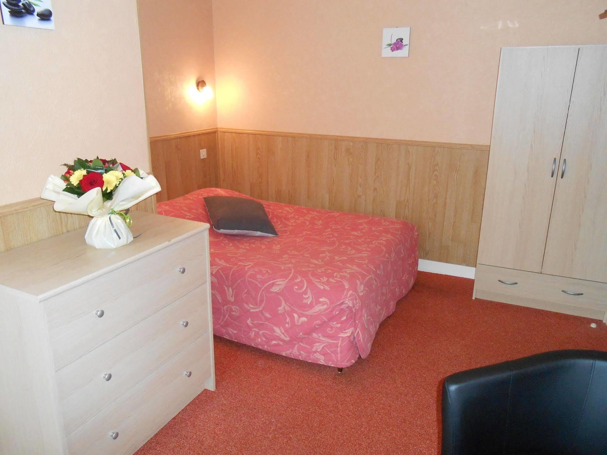 Hotel De La Gare Cherbourg-en-Cotentin Esterno foto