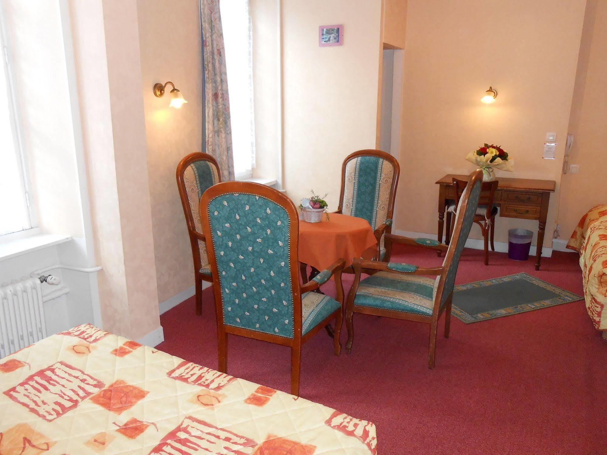 Hotel De La Gare Cherbourg-en-Cotentin Esterno foto